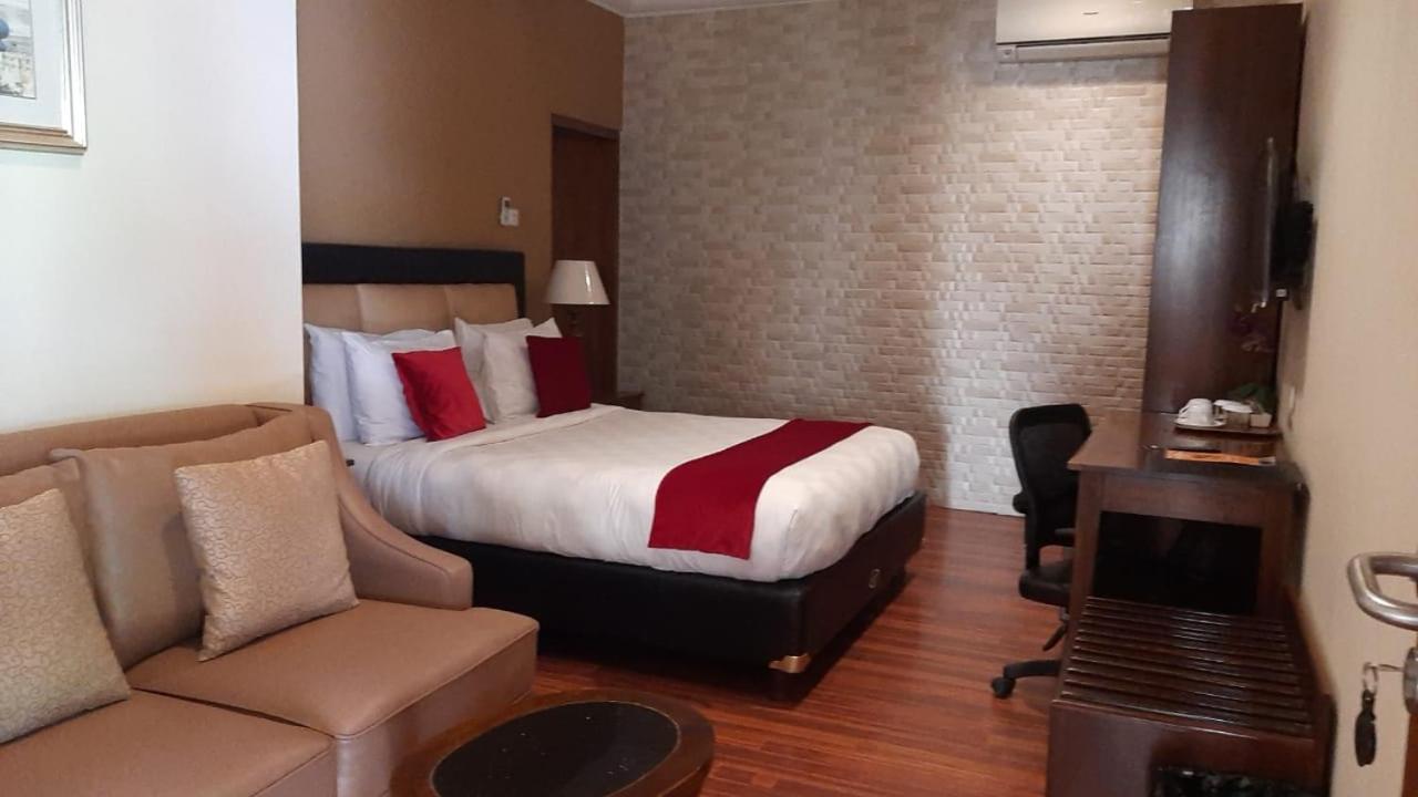 Griya Wijilan Syariah Hotel Yogyakarta Exterior photo
