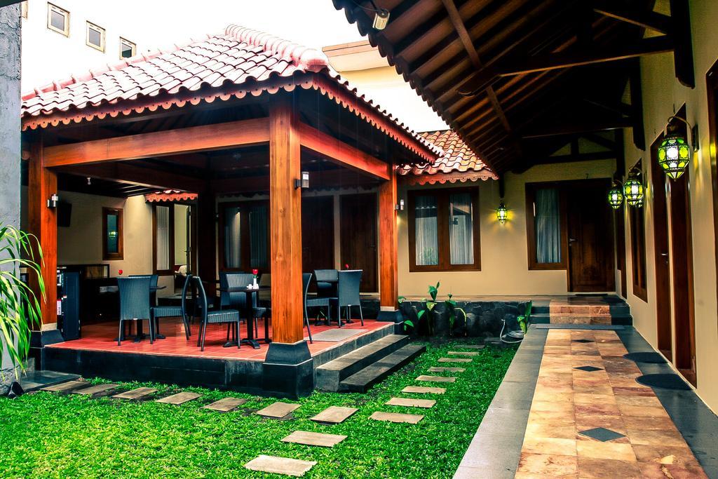 Griya Wijilan Syariah Hotel Yogyakarta Exterior photo